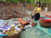 カンボジアの墓参りとは、豚の丸焼きをとにかく食べるまくることだった【カンボジア生活】